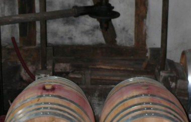 Zwei Barriquefässer in der Weinkellerei | © Touristikgemeinschaft Hohenlohe e.V. | Weingut Ungerer