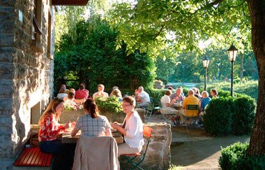 in der Gartenwirtschaft bei Winklers Weinstube kann schön sitzen | © Touristikgemeinschaft Hohenlohe e. V. | Winkler's Weinstube