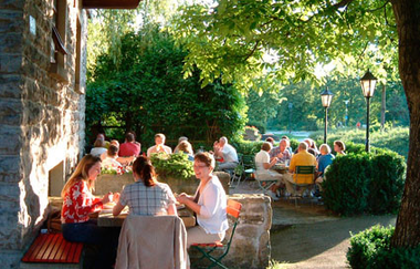 in der Gartenwirtschaft bei Winklers Weinstube kann schön sitzen | © Touristikgemeinschaft Hohenlohe e. V. | Winkler's Weinstube