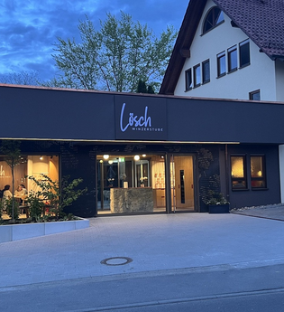 Außenansicht der neuen Winzerstube Lösch | © Touristikgemeinschaft Hohenlohe e. V. | Winzerstube Lösch