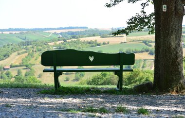 Ruhebank am Wanderweg | © Touristinfo Weikersheim