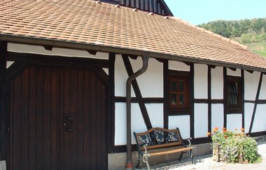 Die alte Kelter hat außen braunes Fachwerk | © Touristikgemeinschaft Hohenlohe e. V.
