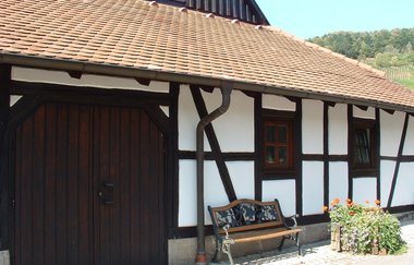 Die alte Kelter hat außen braunes Fachwerk | © Touristikgemeinschaft Hohenlohe e. V.