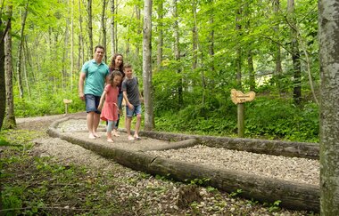 Barfusspfad im Wildparadies Tripsdrill | © Erlebnispark Tripsdrill