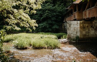 Brücke über einem Fluss