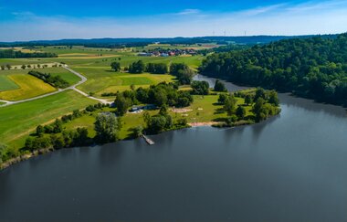 Weitläufiges Luftbild des Degenbachsees