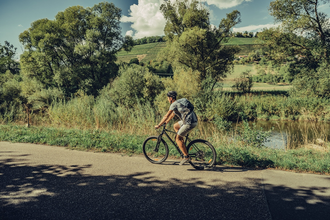 Radfahrer am Kocher | © www.hohenlohe.de | Frumolt
