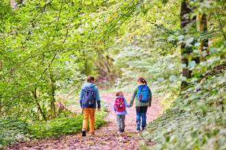 Familie wandert | © Touristikgemeinschaft Hohenlohe e. V. | Florian Trykowski