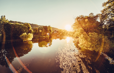 Etappe 2 - Der Kocher im Sonnenuntergang bei Forchtenberg | © Arbeitsgemeinschaft Kocher-Jagst-Radweg