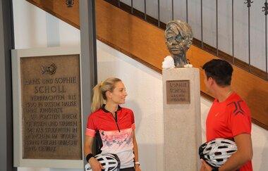 Die Widerstandskämpferin Sophie Scholl wurde im Forchtenberger Rathaus in Hohenlohe geboren. | © Touristikgemeinschaft Hohenlohe, Künzelsau  / Andi Schmid