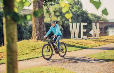 Radfahrer unterwegs am Neckar in Lauffen | © Touristikgemeinschaft heilbronnerLand e.V.