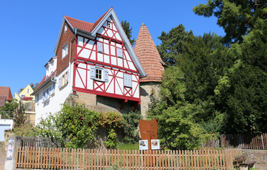 Schwaigern Stadtmauer Rundweg Stelen Hexenturm | HeilbronnerLand | © Stadt Schwaigern