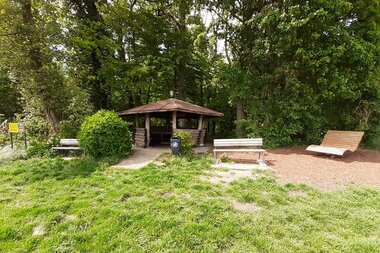 Eulenhorst-Hütte mit Hügelsofa | © Stadt Eppingen