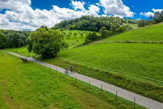 Radfahrer auf dem Kocher-Jagst-Radweg | © Touristikgemeinschaft Hohenlohe e. V. | Andi Schmid, Fotolevel