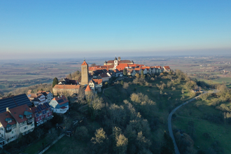 Vom Luftkurort Waldenburg blickst du auf die Hohenloher Ebene hinunter. | © Touristikgemeinschaft Hohenlohe e.V. | Andi Schmid