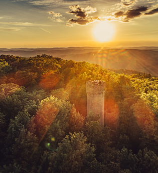 Romantische Abendstimmung am Katzenbuckel bei Waldbrunn | © Touristikgemeinschaft Odenwald e.V.
