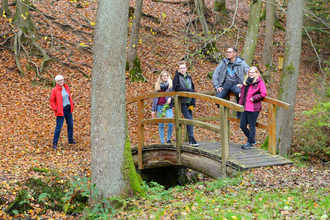 Wanderer bei Aglasterhausen | © Touristikgemeinschaft Odenwald e.V.