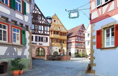 Marktplatz Neudenau | Fränkisches Fachwerk in reich verzierter Renaissance-Art | HeilbronnerLand | © Stadt Neudenau