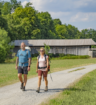 Kocher-Jagst-Trail: Wandern über den Ockenauer Steg bei Kirchberg | © Hohenlohe + Schwäbisch Hall Tourismus e. V.