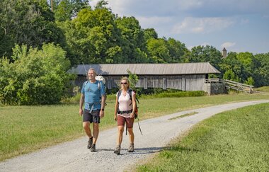 Kocher-Jagst-Trail: Wandern über den Ockenauer Steg bei Kirchberg | © Hohenlohe + Schwäbisch Hall Tourismus e. V.