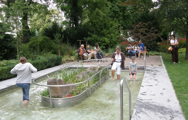 Schlosspark - Kneippanlage Wassertretbecken | © BTB Bad Rappenau