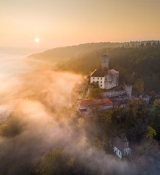 Luftaufnahme Burg Guttenberg | Neckarmühlbach | HeilbronnerLand | © Burg Guttenberg
