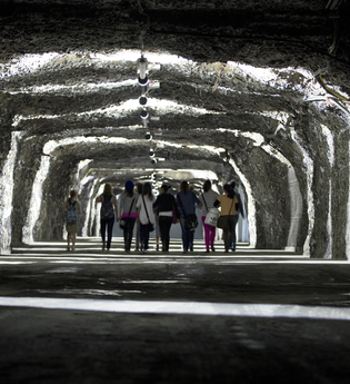 Besuchersalzbergwerk Bad Friedrichshall - Durchgang zur Geo Kammer | HeilbronnerLand | © Stadt Bad Friedrichshall