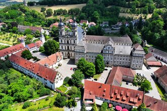 Die Klosteranlage von oben | © Touristikgemeinschaft Hohenlohe e. V. | Andi Schmid