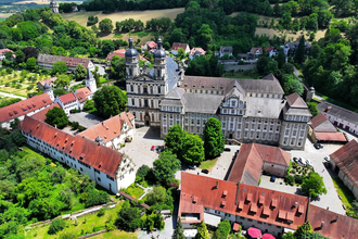 Die Klosteranlage von oben | © Touristikgemeinschaft Hohenlohe e. V. | Andi Schmid