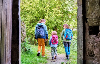 Familie bei St. Wendel zum Stein | © Touristikgemeinschaft Hohenlohe e. V.  | Florian Trykowski