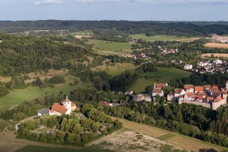 Toller Blick auf die Stadt Vellberg und die gegenüberliegende Stöckenburg.