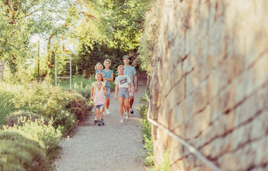 Aufgang Burgruine Weibertreu | Big Bench | Weinsberg | Weinsberger Tal | © Tourismus im Weinsberger Tal e.V.