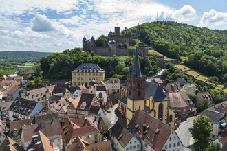 Wertheim mit Burg Wertheim aus der Vogelperspektive | © ©TOURISMUS REGION WERTHEIM/Spessart Mainland/Holger Leue