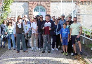 Mit Gefängniswärter August rund um das Gefängnis