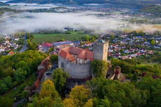 Burg Guttenberg aus der Vogelperspektive im Morgengrauen | © Thomas Kottal | Burg Guttenberg