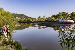 Wanderer am Neckar /Odenwald
