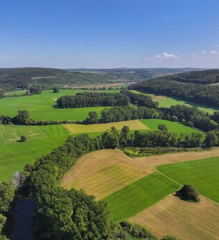 Die Jagst schlängelt sich durch die Landschaft | © Touristikgemeinschaft Hohenlohe e. V. | Andi Schmid