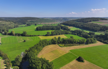 Die Jagst schlängelt sich durch die Landschaft | © Touristikgemeinschaft Hohenlohe e. V. | Andi Schmid