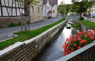 Der Sindelbach in seinem Flußbett | © Touristikgemeinschaft Hohenlohe e. V.
