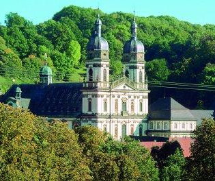 Die Klosterkirche von Schöntal ist weithin sichtbar. | © Touristikgemeinschaft Hohenlohe e. V. | Gemeinde Schöntal