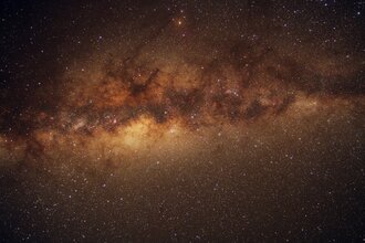 Planetenweg am dunklen Himmel