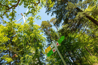 Rundwanderweg 2b -  Geopfad, Windräder des Naturstrompeichers und Unterbecken