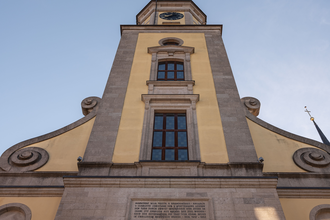 Blick von unten hinauf zum Rathausturm | © Stadtverwaltung Crailsheim