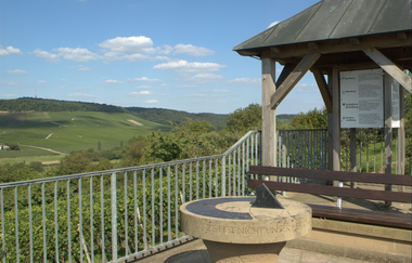 Aussichtspunkt mit Sonnenuhr am Eselsberg | Deinenbachtal | Flein | © Touristikgemeinschaft HeilbronnerLand