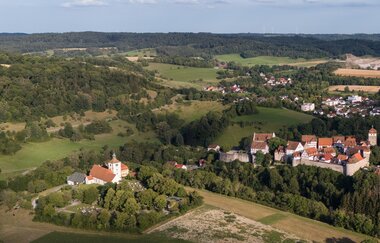 Toller Blick auf die Stadt Vellberg und die gegenüberliegende Stöckenburg.