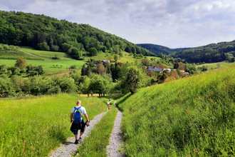 Wanderer auf der Schuppacher Runde | © Hohenloher Perlen