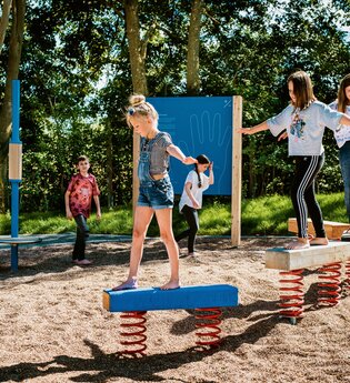 Mudau „Unter dem Brunnen“ Knobeln & Experimen­tieren | © Joachim & Susanne Schulz Stiftung