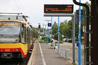 S-Bahn Linie S31 im Bahnhof