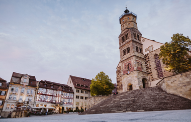 Kirche St. Michael direkt am Schwäbisch Haller Marktplatz | © Foto: Nico Kurth