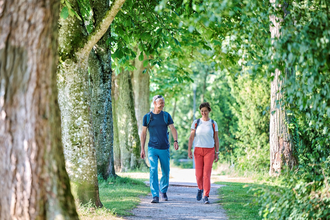 Wanderer auf Wanderweg | © Touristikgemeinschaft Hohenlohe e. V. | Florian Trykowski